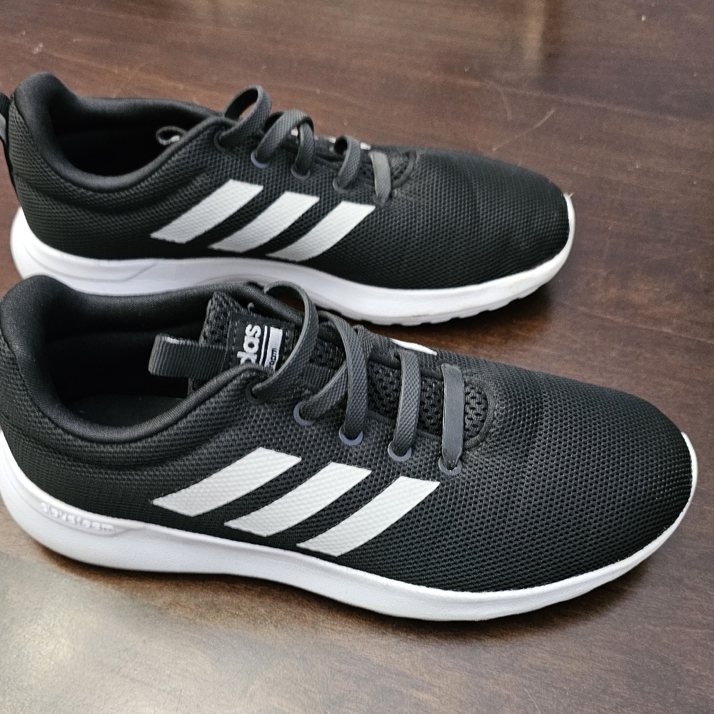 Boys Adidas Athletic Shoes Size 5